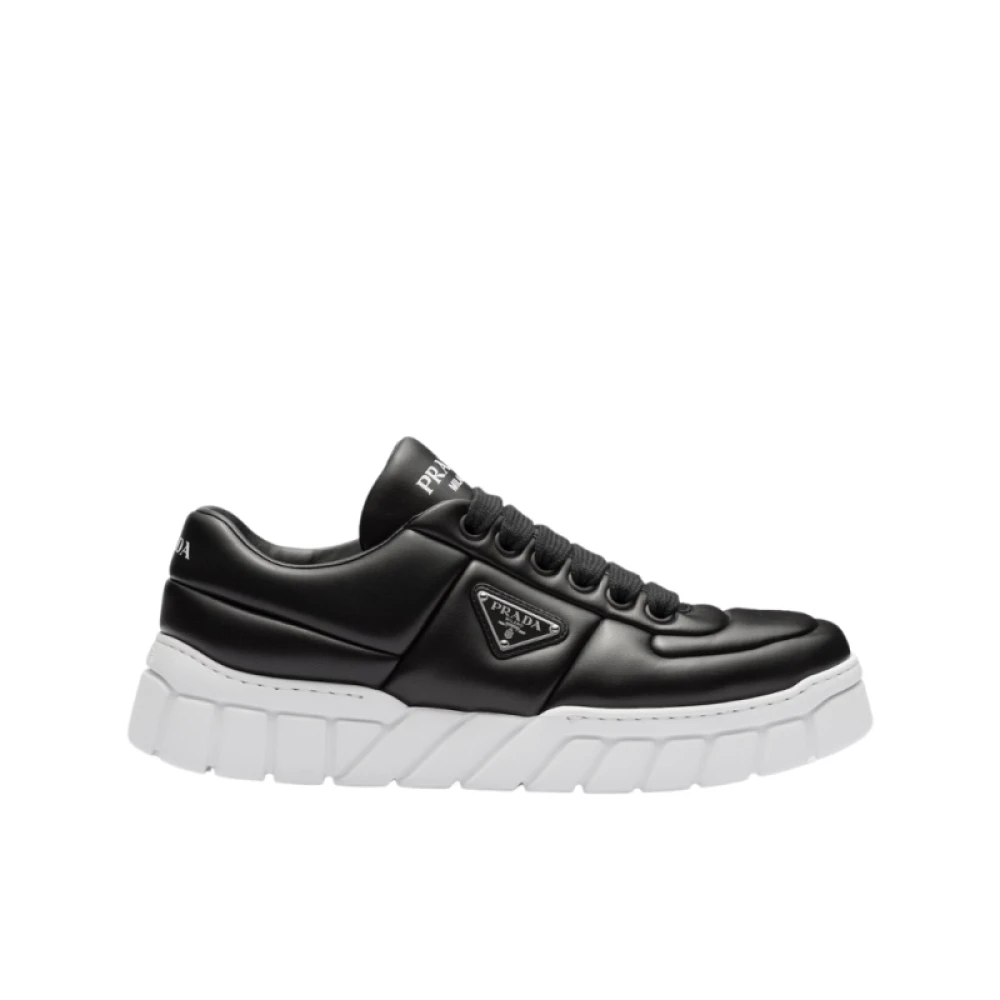 Prada Gewatteerde leren sneakers met driehoekig logo Black Heren