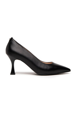 black-heeled-decollette-shoe