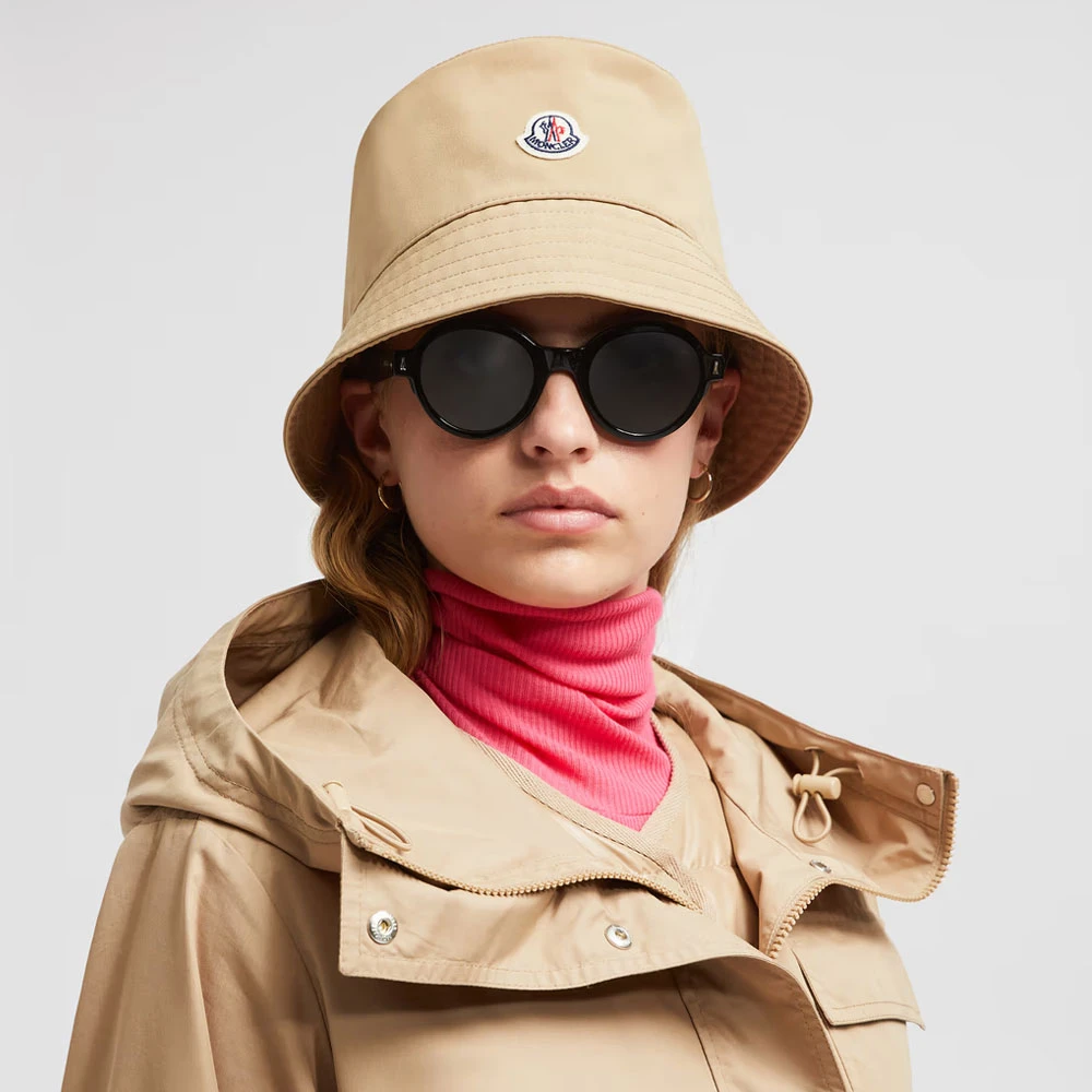 Moncler Beige bøllehoed met logodetail Brown Dames