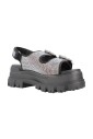 stijlvolle-grijze-platte-sandalen
