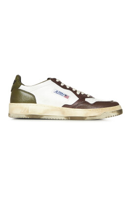 sneakers-en-cuir-blanc-style-vintage