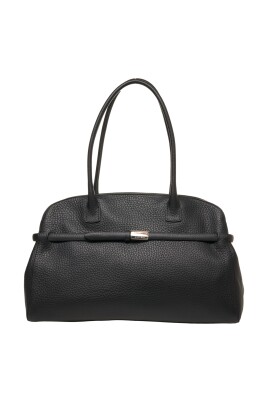 elegant-leather-handbag-with-metallic-accents