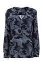 chemisier-femme-a-imprime-camo