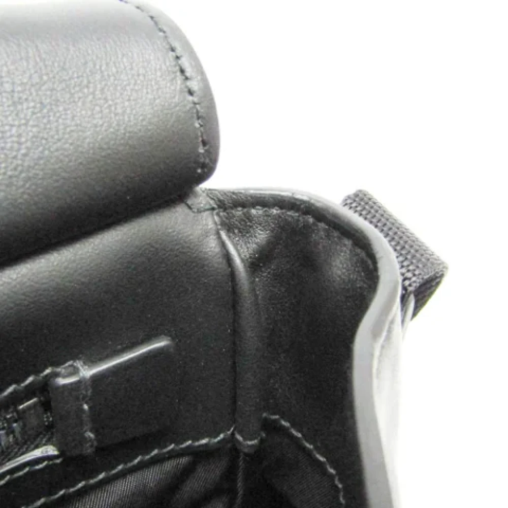 Prada Vintage Pre-owned Leather shoulder-bags Black Dames
