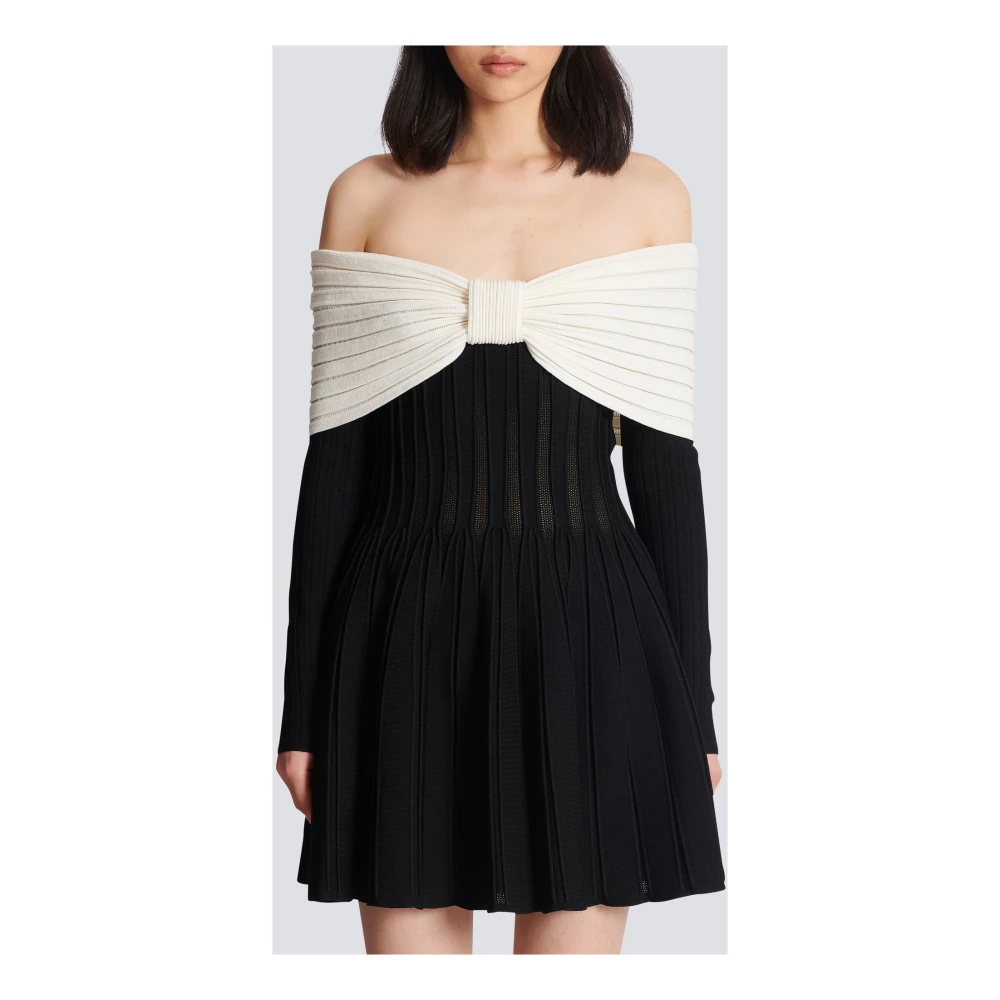 Balmain Skaterjurk met off-shoulder in een gestructureerde gebreide stof Black Dames