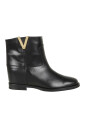 bottines-noires-avec-plaque-doree