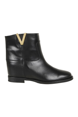 black-ankle-boots-with-gold-plate