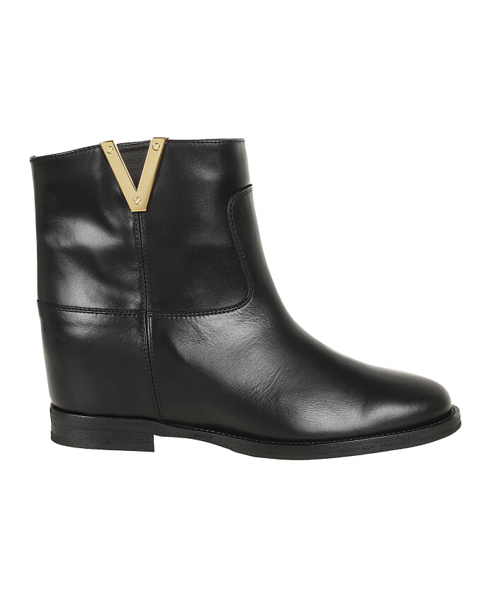 bottines-noires-avec-plaque-doree