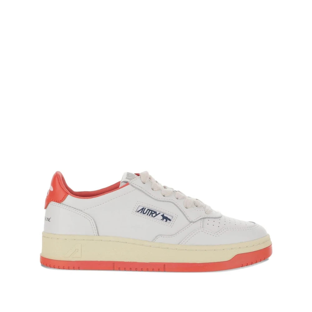 Maison Kitsuné Rode Sneakers van Autry Dames Schoenen Veelkleurig Multicolor