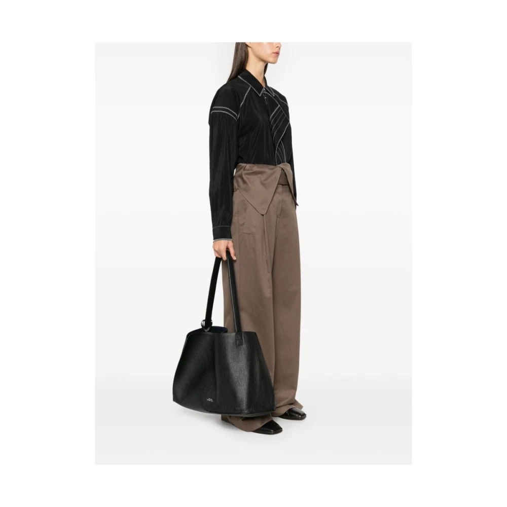 Studio Nicholson Zwarte Leren Schoudertas met Magnetische Sluiting Black Dames