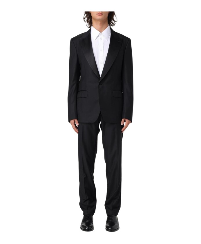 costume-noir-intemporel-en-laine