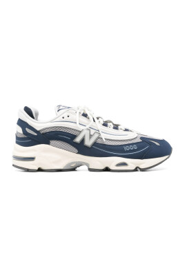 navy-blue-chunky-sneaker