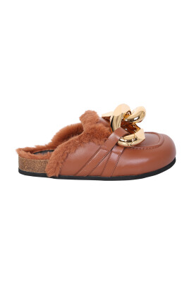 sandales-marron-avec-detail-de-chaine