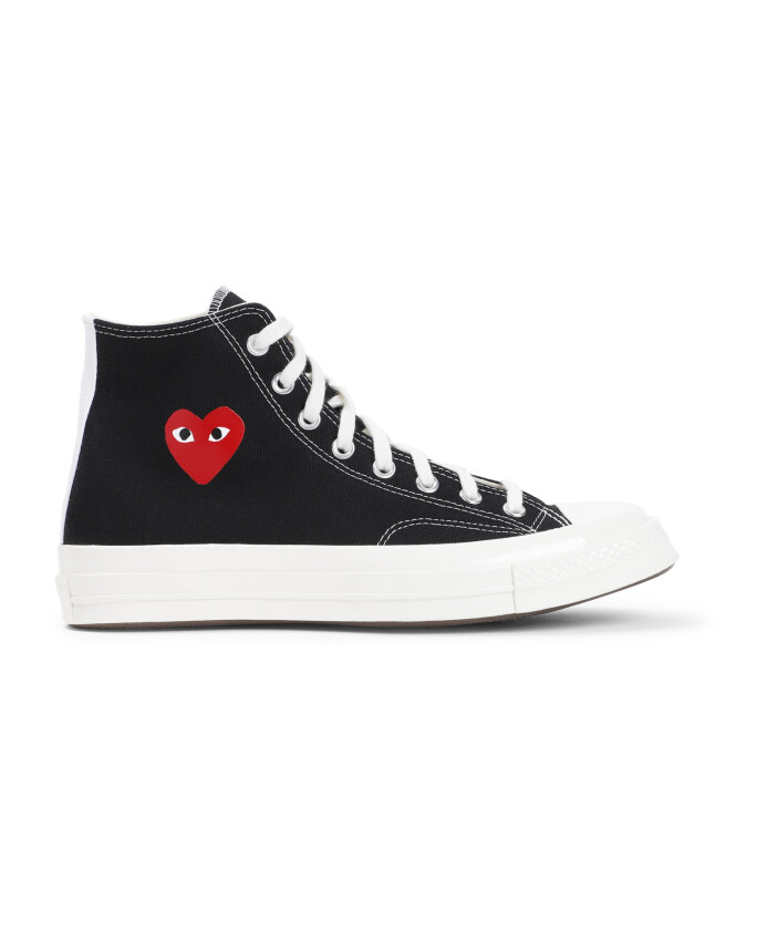 baskets-noires-pour-un-style-rehausse