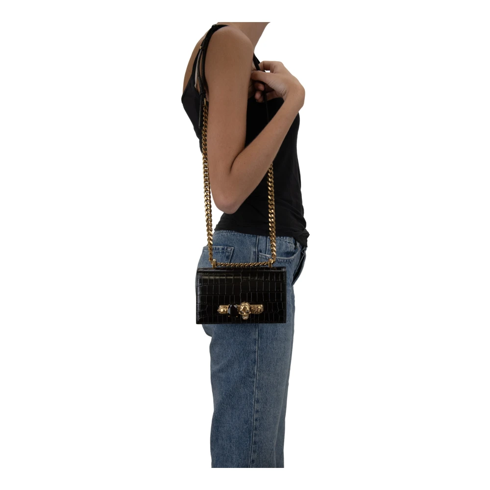 alexander mcqueen Leren schoudertas voor dames met magnetische knoop Black Dames