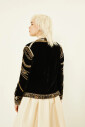veste-en-chenille-brodee-de-paillettes