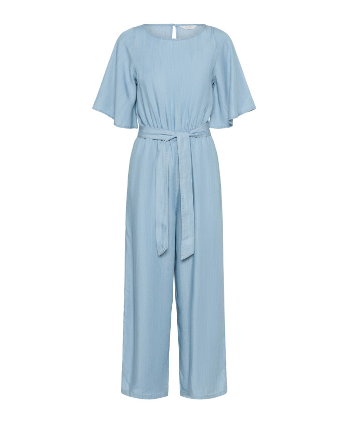 combinaison-large-en-jean-bleu-clair