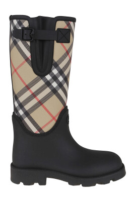 black-ankle-boots-with-equestrian-design