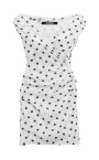 robe-blanche-a-pois-avec-decollete-plongeant-en-v