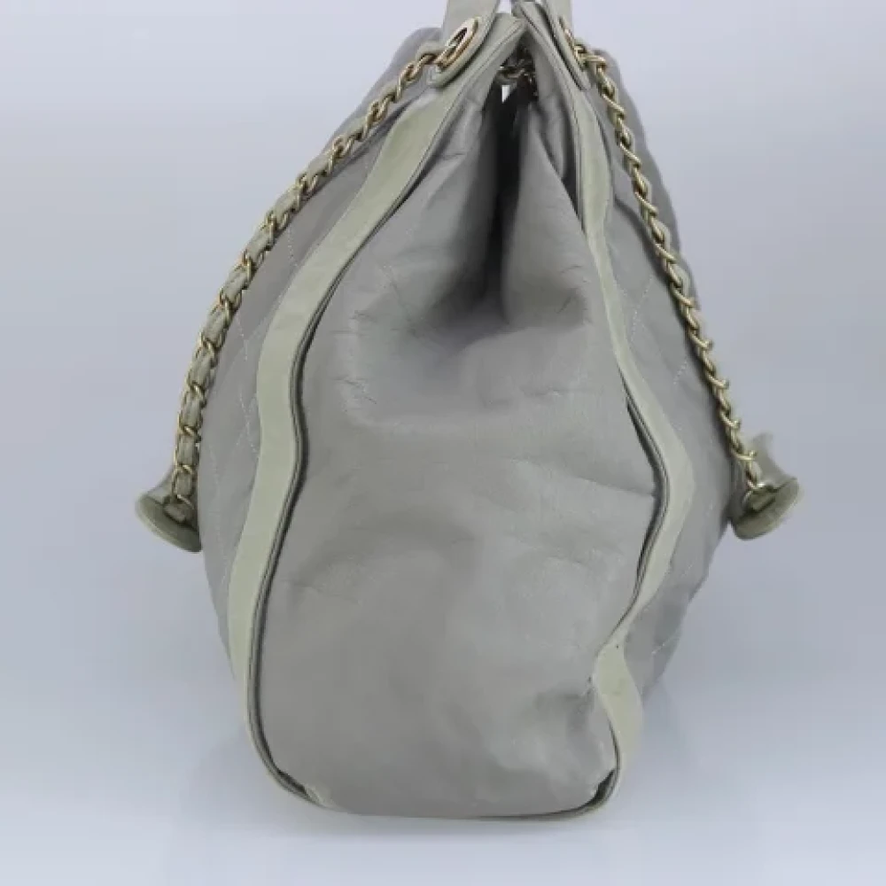 Chanel Vintage Pre-owned Leather handbags Gray Dames