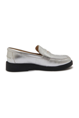 mocassin-en-cuir-metallique-argent