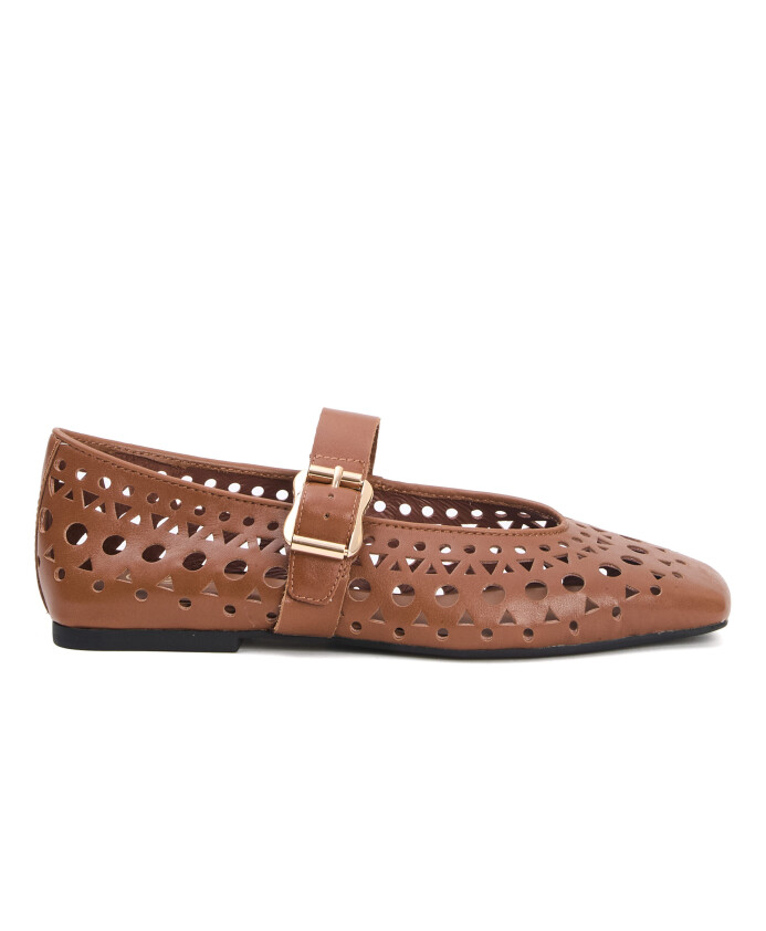 chaussures-ballerines-en-cuir-avec-bride-laser-cut