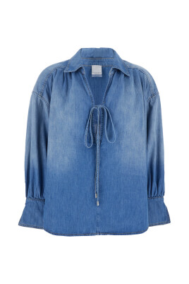 bla-v-udskaering-bluse-med-droppede-skuldre