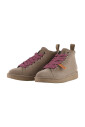 beige-sneakers-met-fuchsia-veters