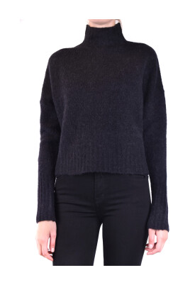 stylish-sweaters-for-a-chic-look