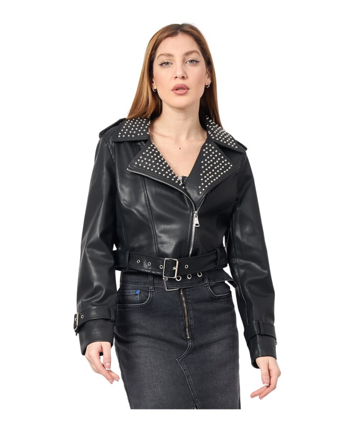 veste-courte-en-similicuir-noir-avec-clous