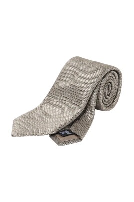 luxury-silk-tie-with-subtle-pattern