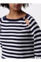 pull-en-maille-a-rayures-bleues
