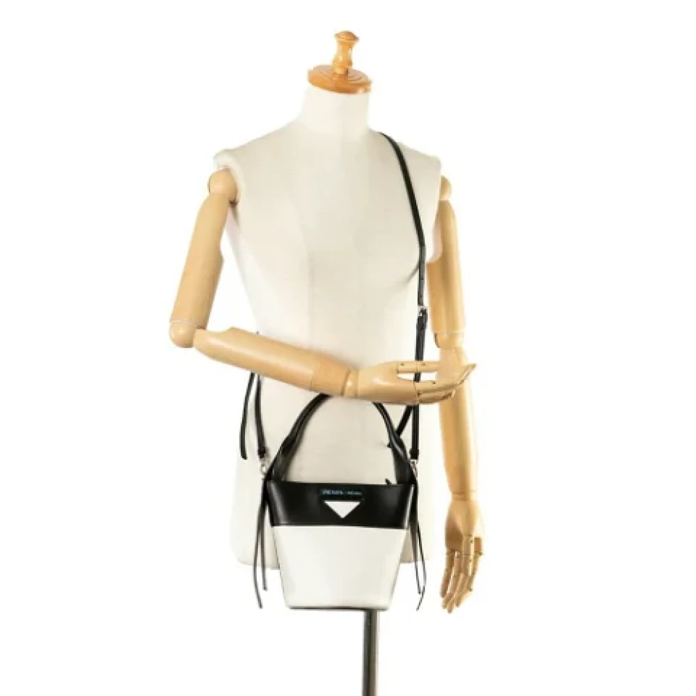 Prada Vintage Pre-owned Leather shoulder-bags Black Dames
