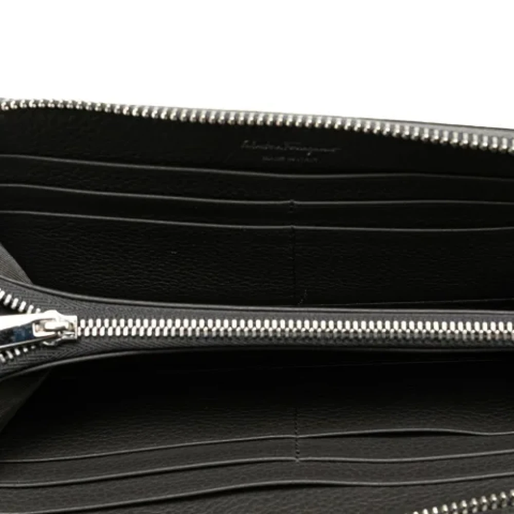 Salvatore Ferragamo Pre-owned Leather wallets Gray Dames