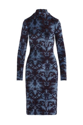 robe-bleue-elegante-confortable-silhouette