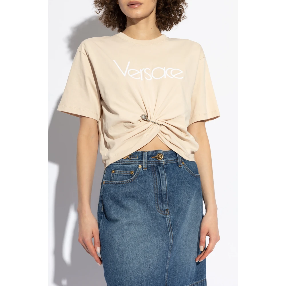 Versace T-shirt met decoratieve veiligheidsspeld Beige Dames