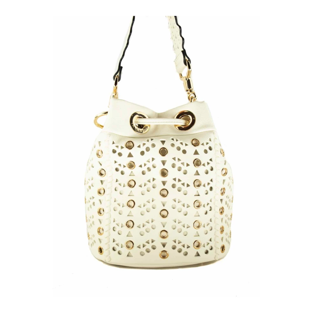 La Carrie Witte Bucket Bag met Laseruitsparingen en Studs Beige Dames