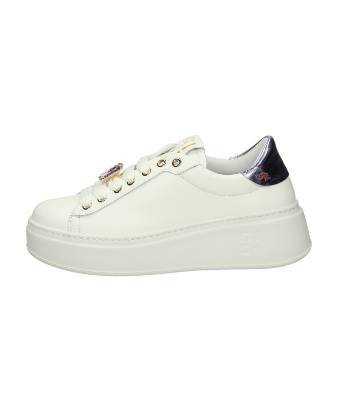 lage-sneakers
