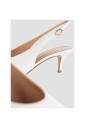 escarpins-blancs-en-cuir-bout-pointu