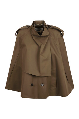 veste-avec-details-decoupes-et-double-boutonnage