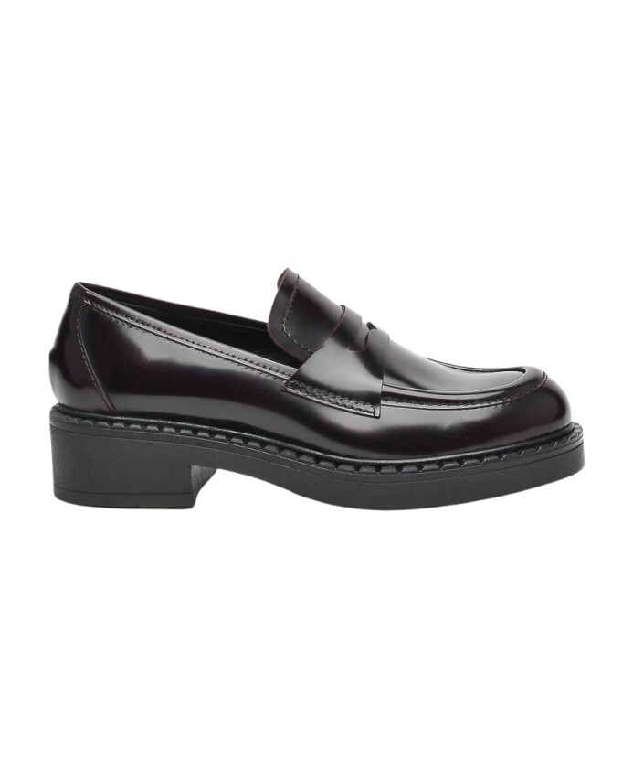 leren-mocassin-in-druivenkleur