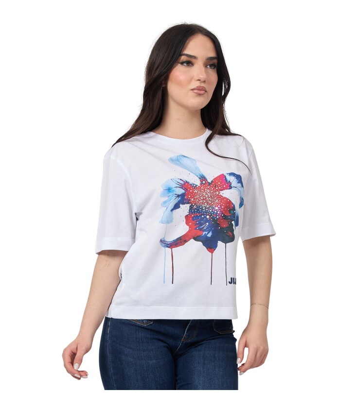 t-shirt-blanc-avec-impression-frontale