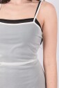 robe-courte-de-jour-avec-details-de-superposition