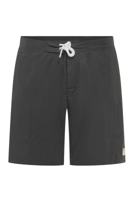 Randiga badshorts med regnbåge