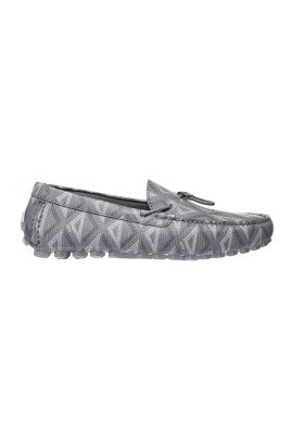 grijze-loafer-schoenen-elegante-stijl