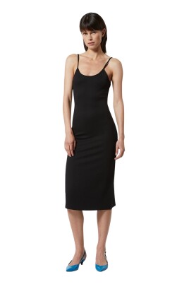 robe-midi-a-fines-bretelles