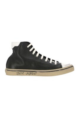 black-leather-sneakers-with-relief-logo