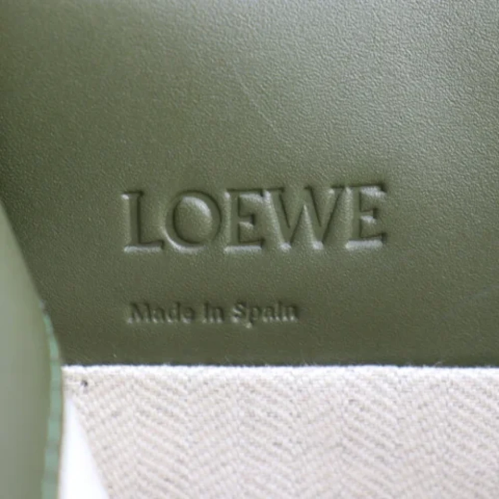 Loewe Pre-owned Fabric shoulder-bags Green Dames