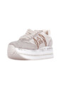 sneakers-beige-en-daim-logo