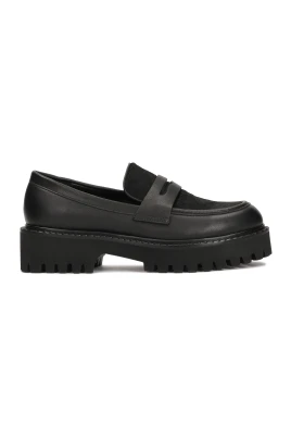 Halv slip-on sko med naturligt hår.Denna produkt har stor storlek.